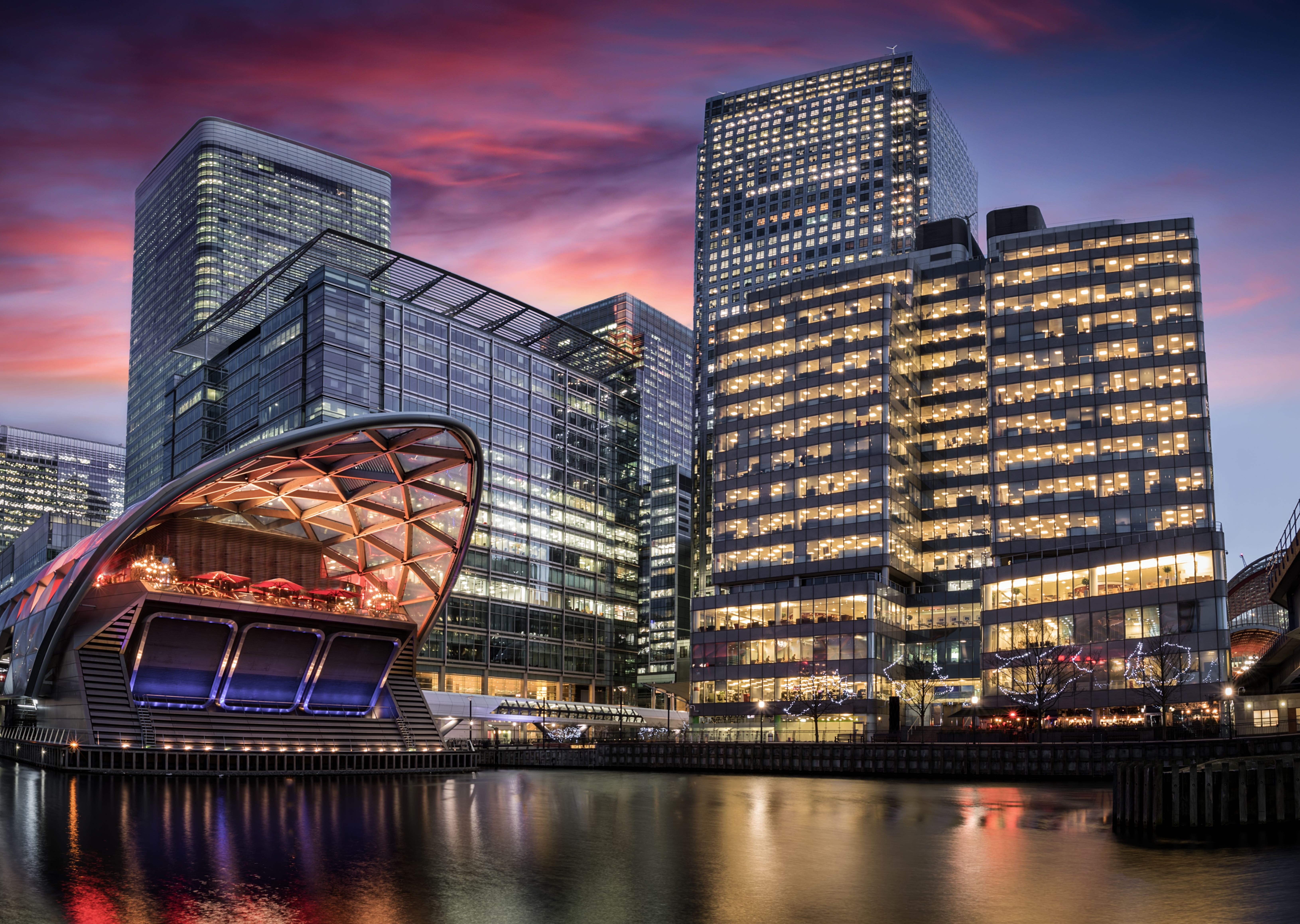 A photo of Canary Wharf railway station and One Canada Square